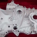自動車エンジンはどのような材料で作られていますか？