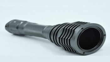 CNCマシニングセンターの主な特徴は何ですか？